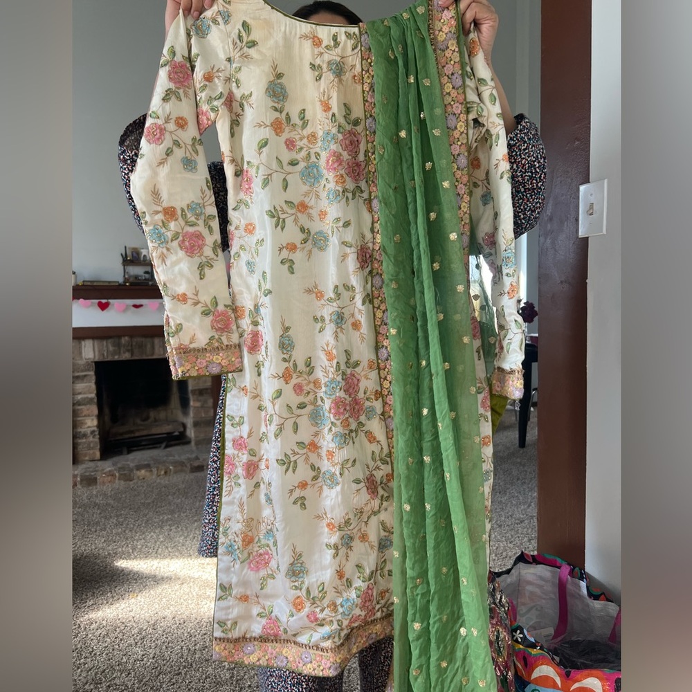 Indian work cloth purchased in Dubai, stitched in Pakistan